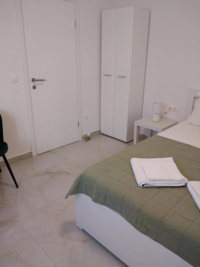Apartment With Terrace And Garden Pirovac Buitenkant foto