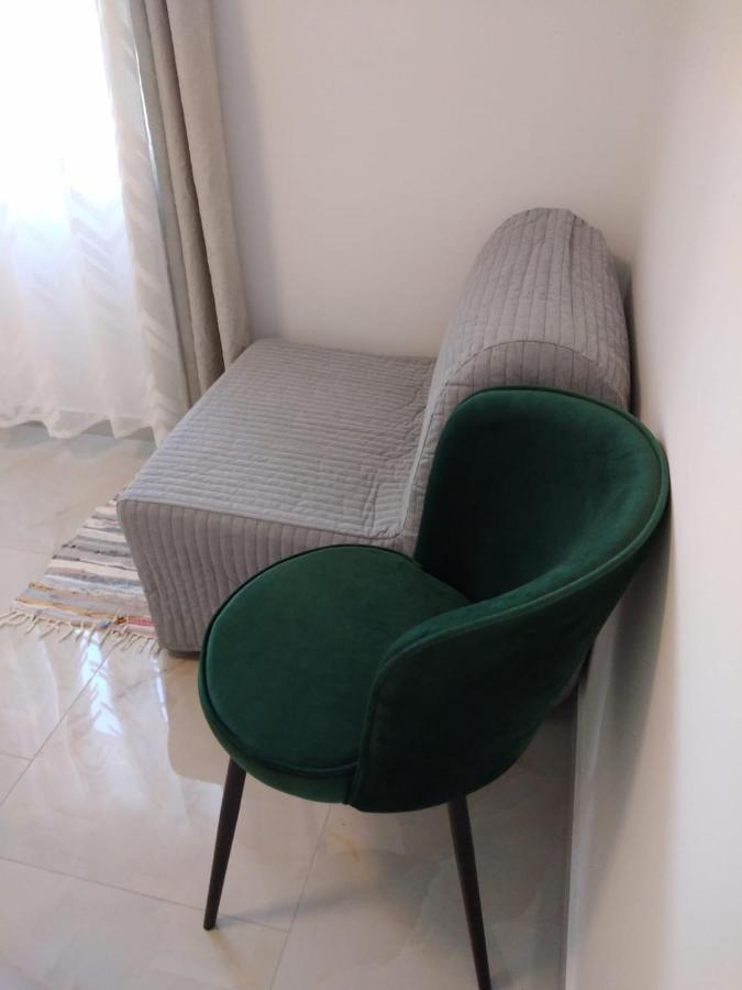 Apartment With Terrace And Garden Pirovac Buitenkant foto