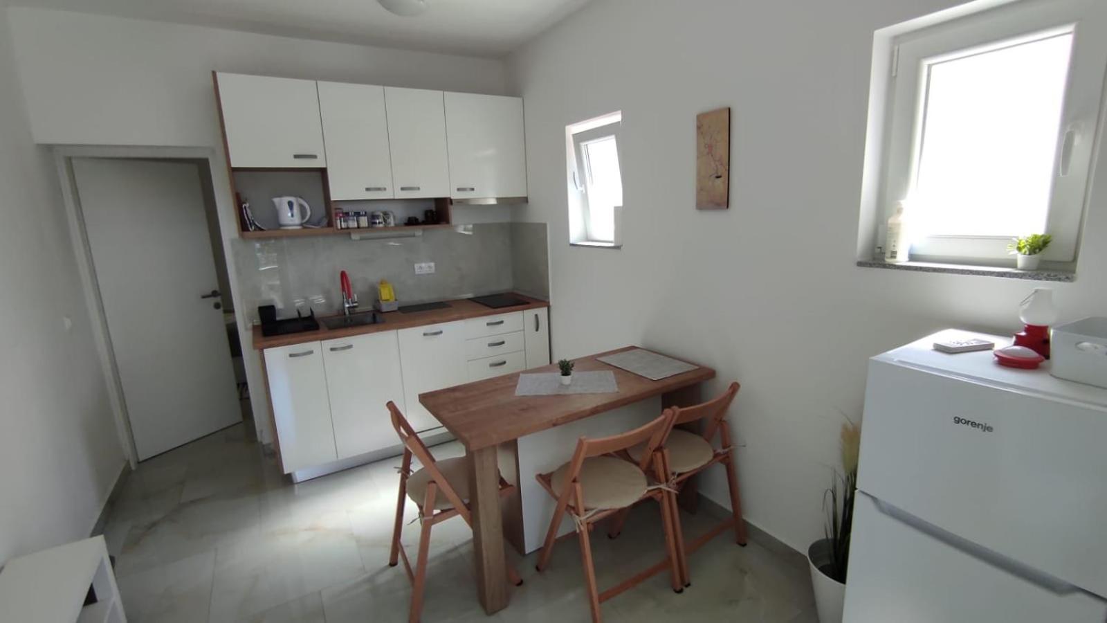 Apartment With Terrace And Garden Pirovac Buitenkant foto