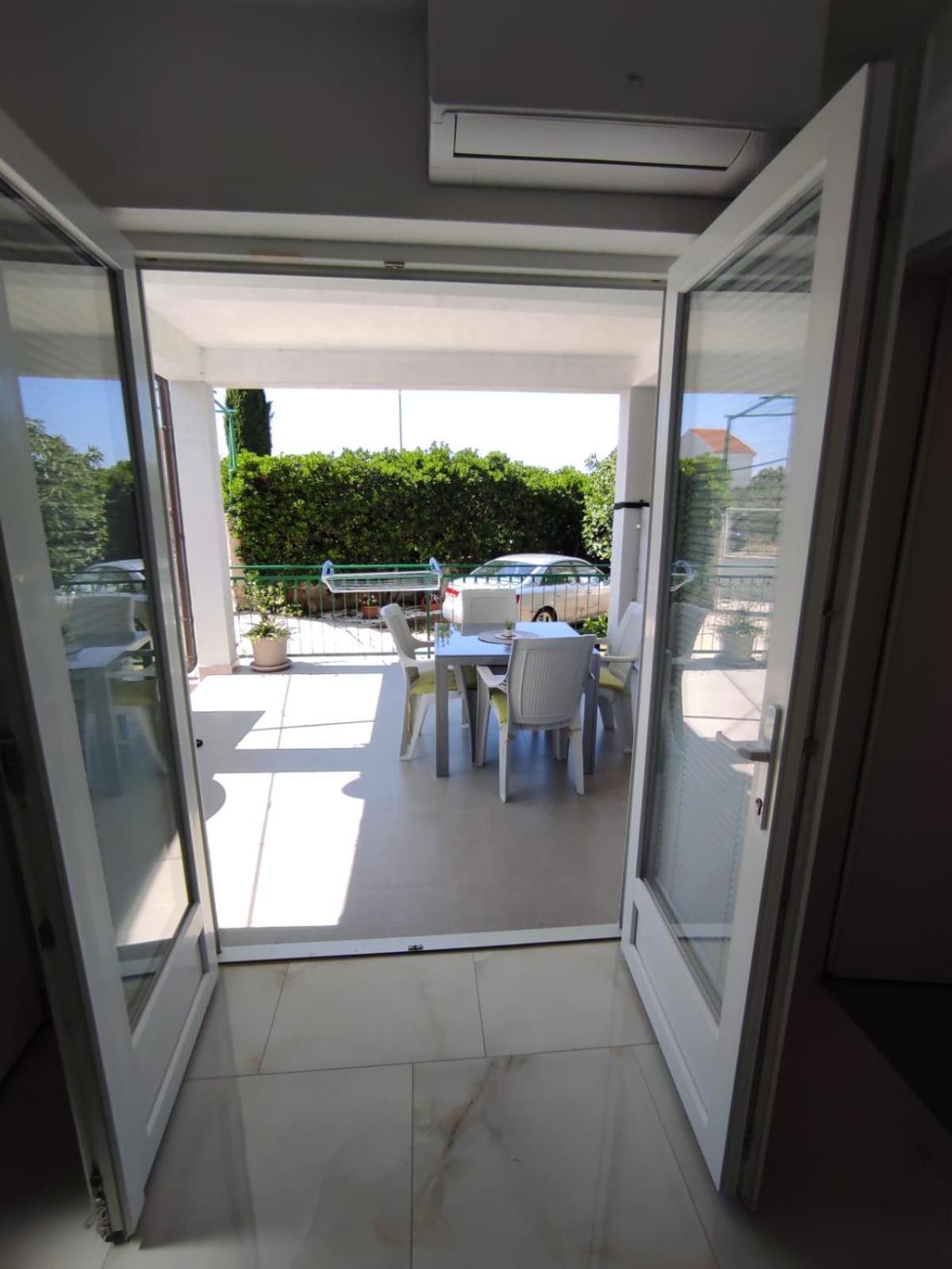 Apartment With Terrace And Garden Pirovac Buitenkant foto