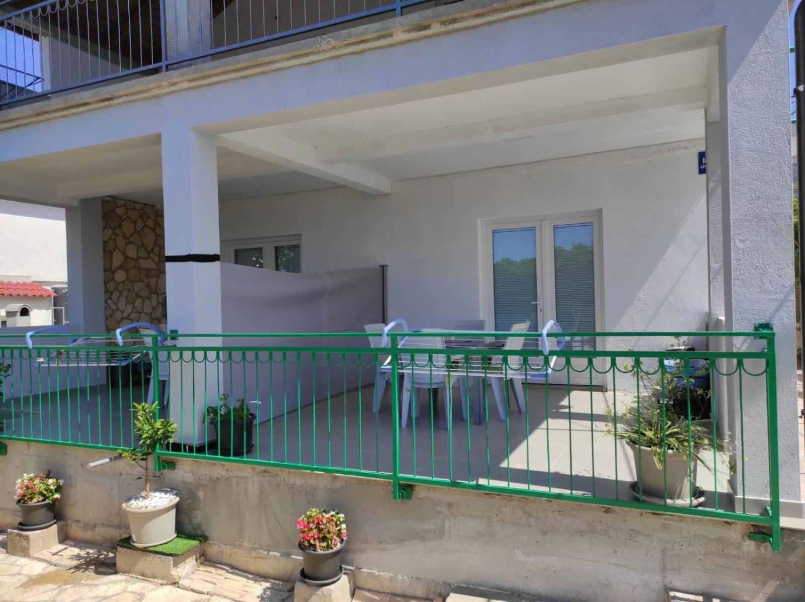 Apartment With Terrace And Garden Pirovac Buitenkant foto