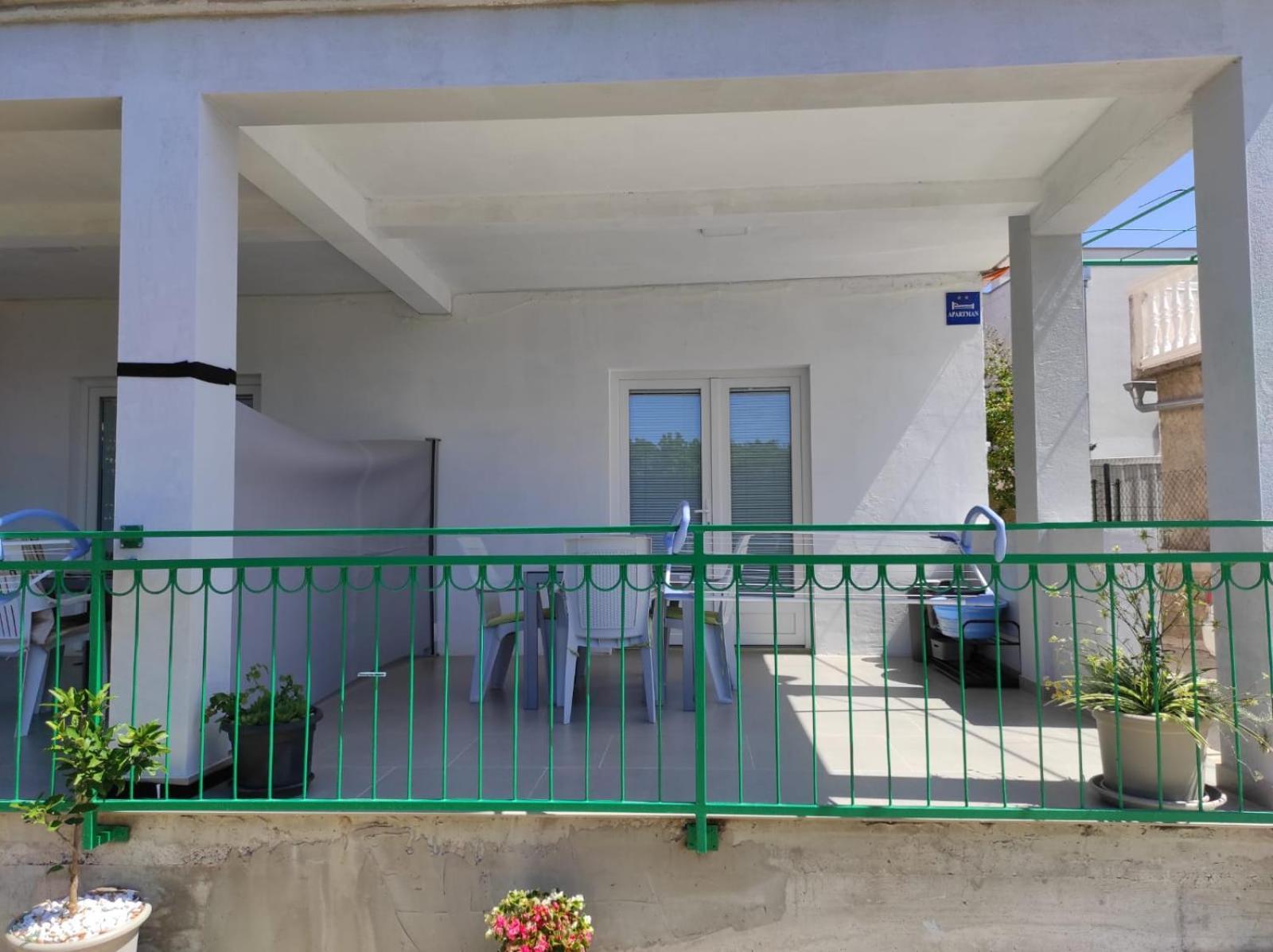 Apartment With Terrace And Garden Pirovac Buitenkant foto