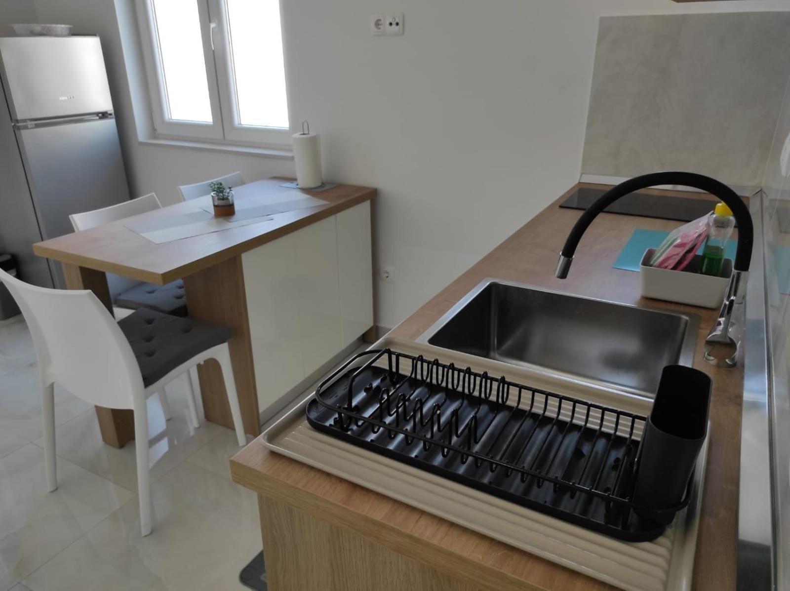 Apartment With Terrace And Garden Pirovac Buitenkant foto