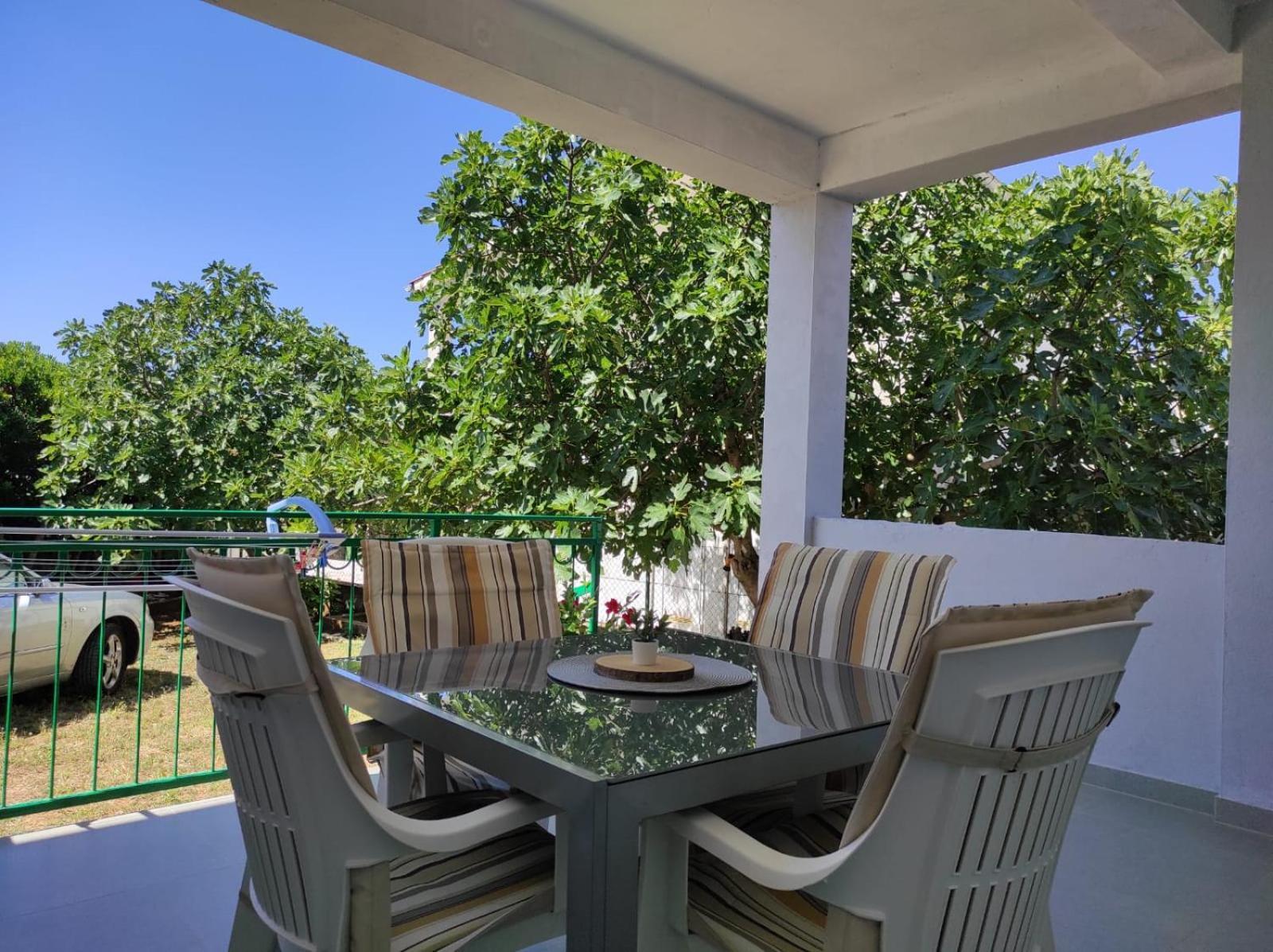 Apartment With Terrace And Garden Pirovac Buitenkant foto
